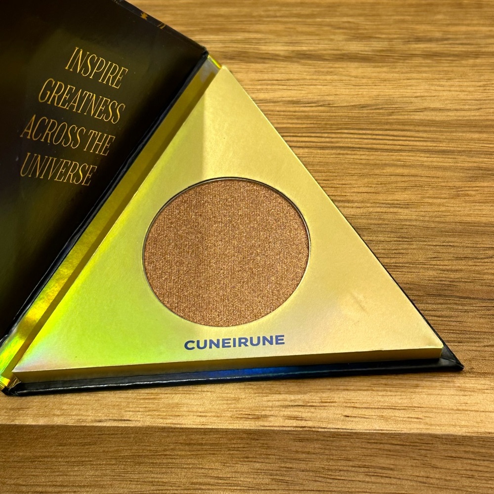 Urban Decay x Marvels 'Eternals' Afterglow Illuminating Highlighter, Cuneirune - Picture 6 of 9